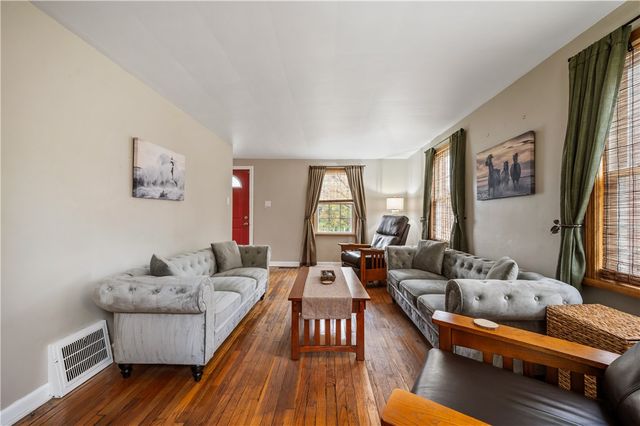 902 Delaware Ave, New Castle, PA 16105