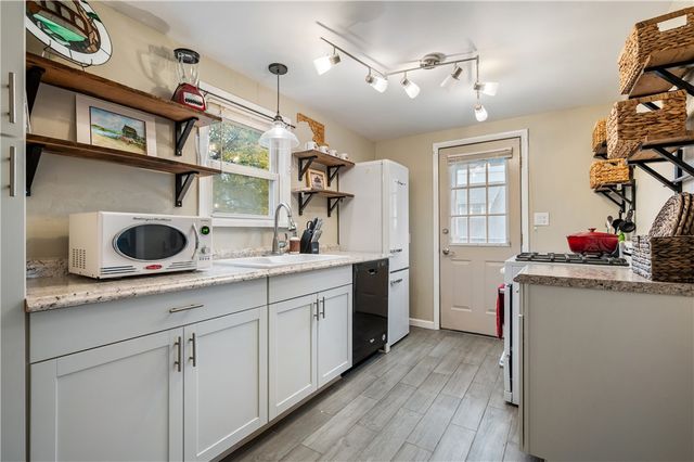 902 Delaware Ave, New Castle, PA 16105