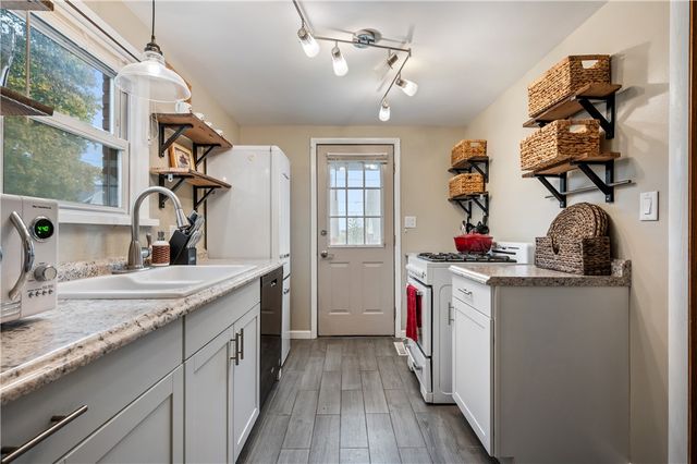 902 Delaware Ave, New Castle, PA 16105