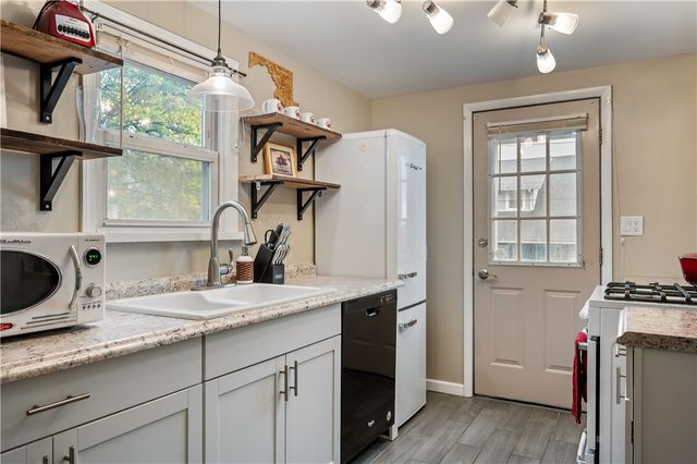 902 Delaware Ave, New Castle, PA 16105