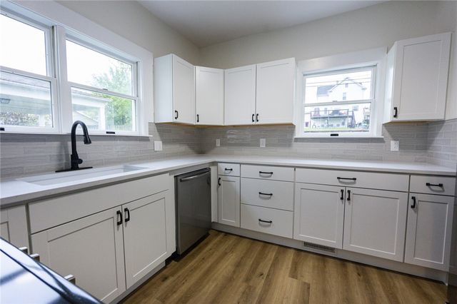 221 Glenn Ave, Canonsburg, PA 15317