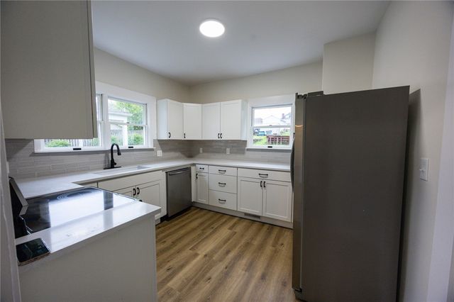 221 Glenn Ave, Canonsburg, PA 15317