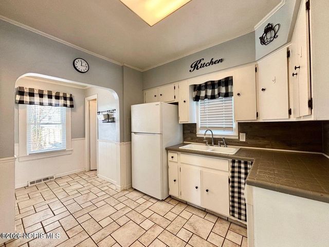 4227 Caroline Avenue, Toledo, OH 43612