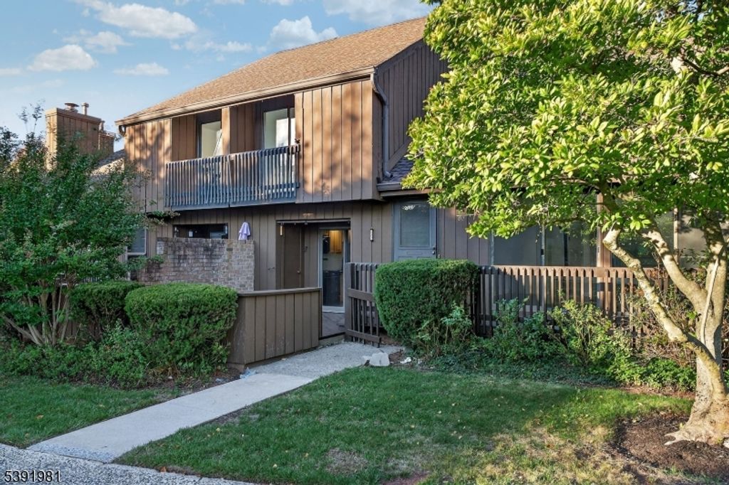67 Kingsberry Dr, Franklin Twp., NJ 08873