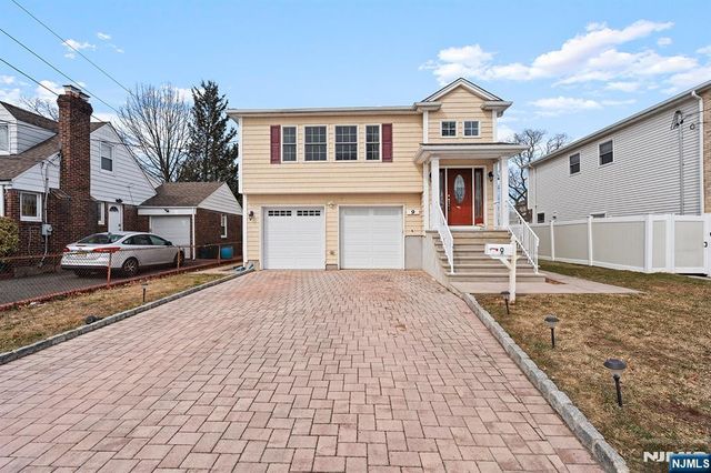 9 15th Avenue, Elmwood Park, NJ 07407