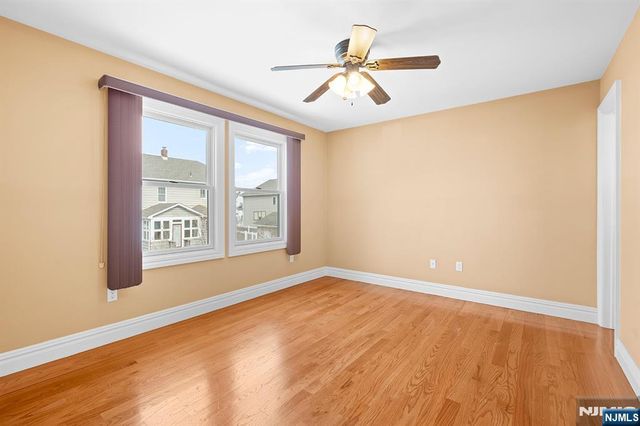 9 15th Avenue, Elmwood Park, NJ 07407