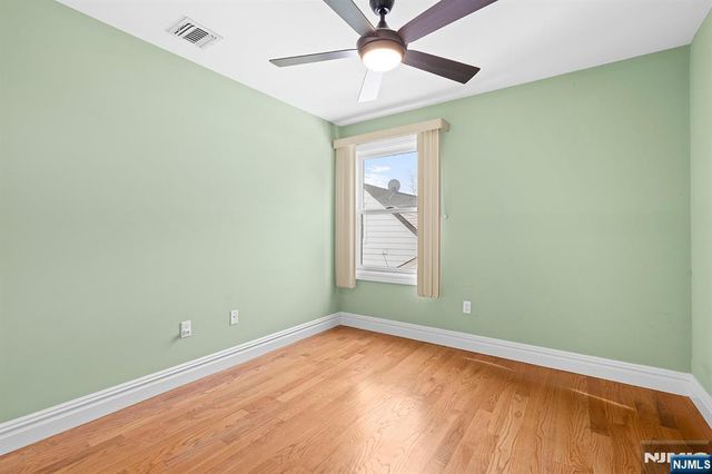 9 15th Avenue, Elmwood Park, NJ 07407