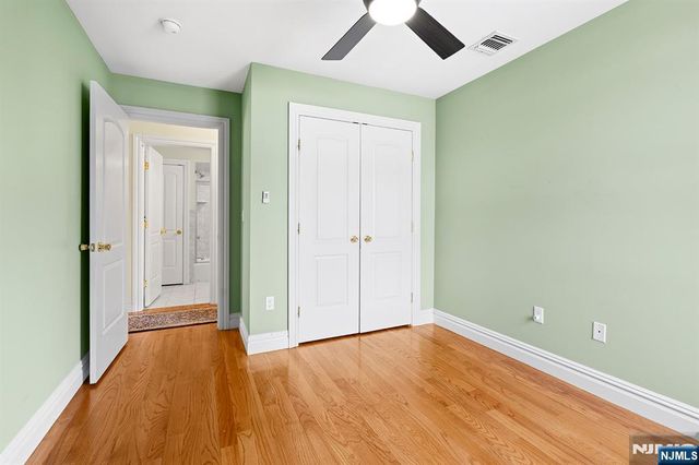 9 15th Avenue, Elmwood Park, NJ 07407