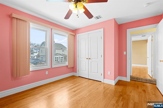 9 15th Avenue, Elmwood Park, NJ 07407