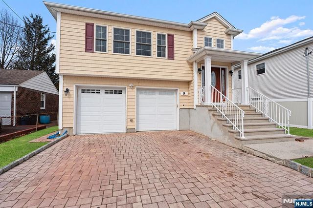 9 15th Avenue, Elmwood Park, NJ 07407