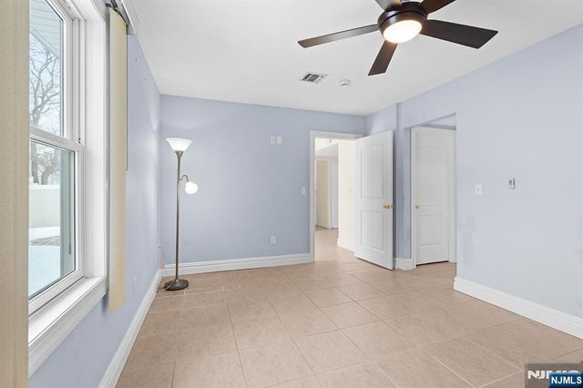 9 15th Avenue, Elmwood Park, NJ 07407