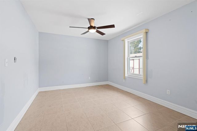 9 15th Avenue, Elmwood Park, NJ 07407