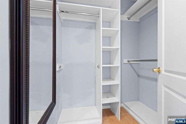 9 15th Avenue, Elmwood Park, NJ 07407