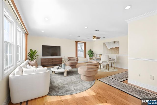 9 15th Avenue, Elmwood Park, NJ 07407