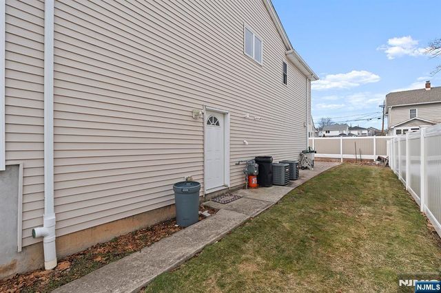 9 15th Avenue, Elmwood Park, NJ 07407