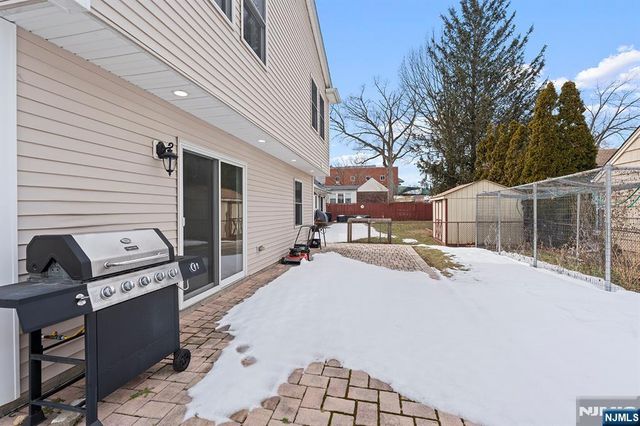 9 15th Avenue, Elmwood Park, NJ 07407