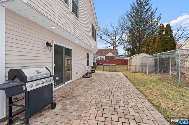 9 15th Avenue, Elmwood Park, NJ 07407