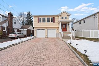 9 15th Avenue, Elmwood Park, NJ 07407