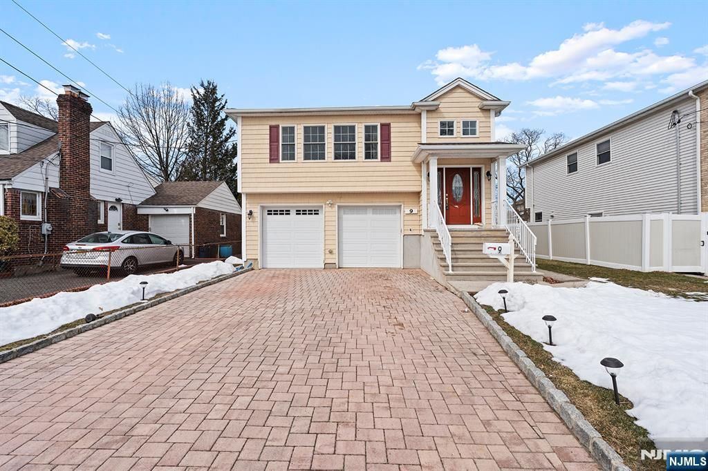 9 15th Avenue, Elmwood Park, NJ 07407