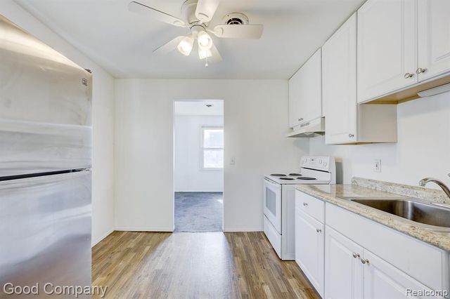 555 E Mahan Avenue, Hazel Park, MI 48030