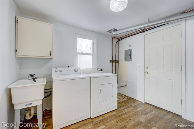 555 E Mahan Avenue, Hazel Park, MI 48030