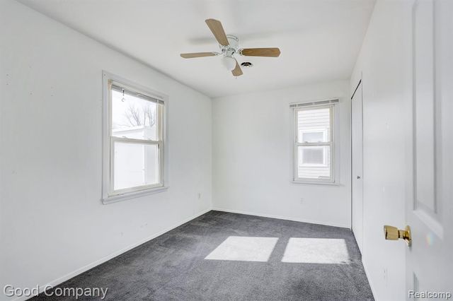 555 E Mahan Avenue, Hazel Park, MI 48030