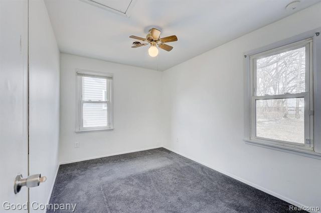 555 E Mahan Avenue, Hazel Park, MI 48030