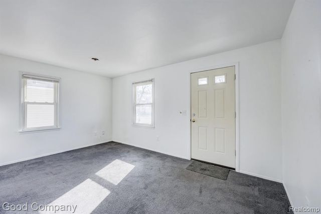 555 E Mahan Avenue, Hazel Park, MI 48030