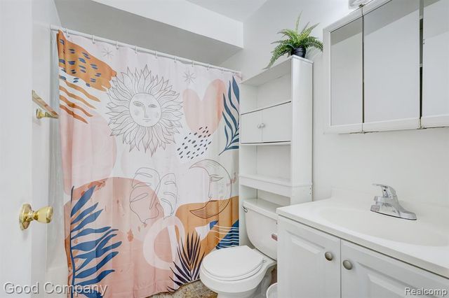 555 E Mahan Avenue, Hazel Park, MI 48030