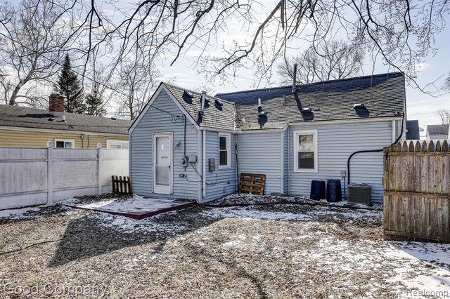 555 E Mahan Avenue, Hazel Park, MI 48030