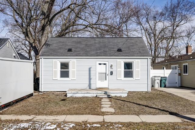 555 E Mahan Avenue, Hazel Park, MI 48030