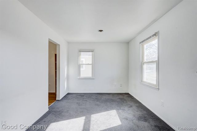 555 E Mahan Avenue, Hazel Park, MI 48030