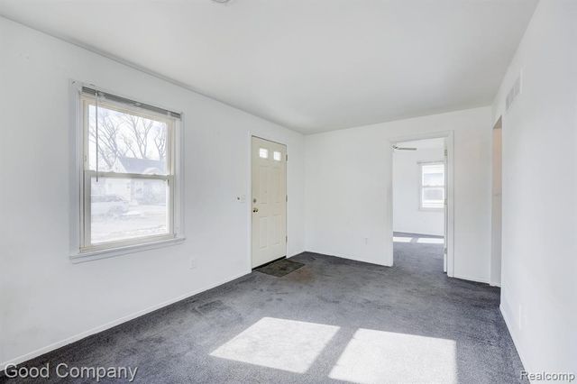 555 E Mahan Avenue, Hazel Park, MI 48030