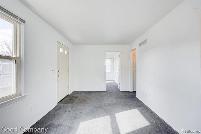 555 E Mahan Avenue, Hazel Park, MI 48030