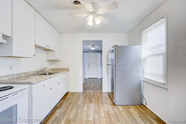 555 E Mahan Avenue, Hazel Park, MI 48030