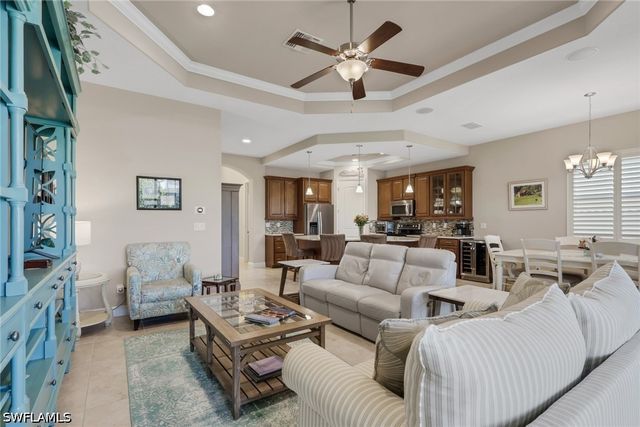 1589 Serrano CIR, Naples, FL 34105