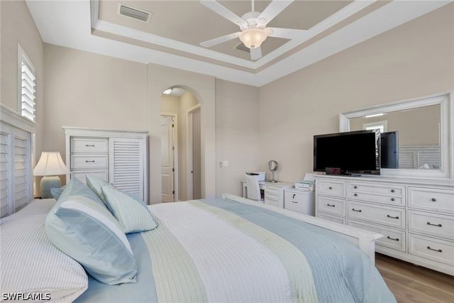 1589 Serrano CIR, Naples, FL 34105