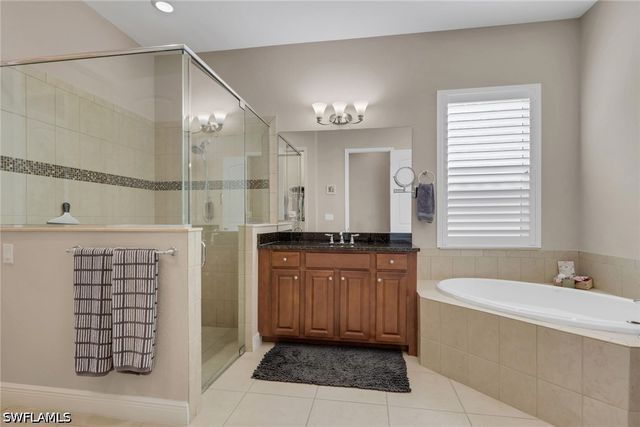 1589 Serrano CIR, Naples, FL 34105