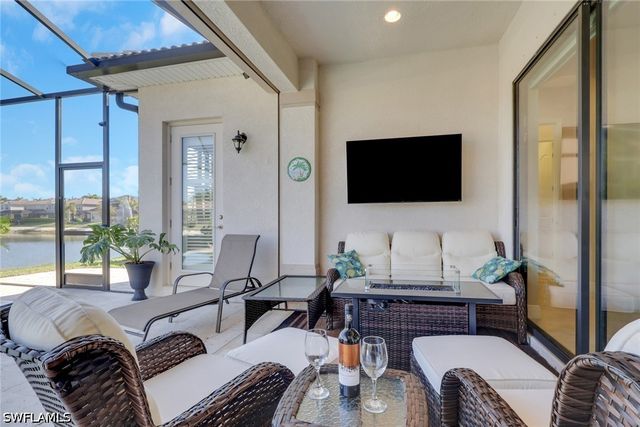 1589 Serrano CIR, Naples, FL 34105