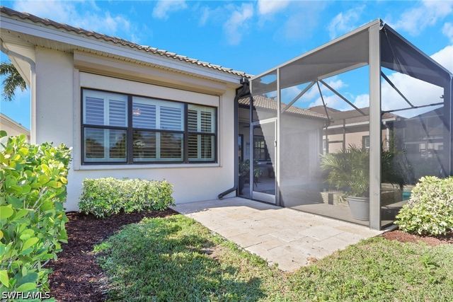 1589 Serrano CIR, Naples, FL 34105