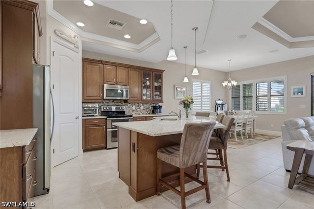 1589 Serrano CIR, Naples, FL 34105