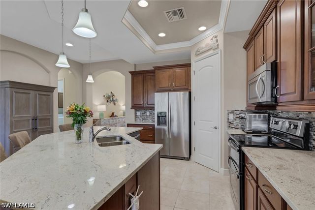 1589 Serrano CIR, Naples, FL 34105