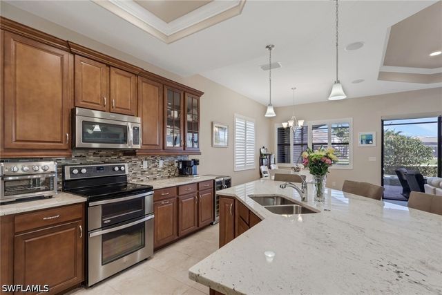 1589 Serrano CIR, Naples, FL 34105