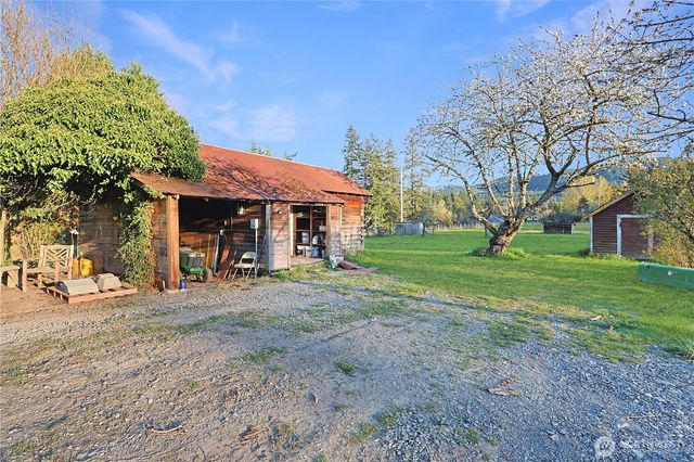 10802 Eatonville Highway E, Eatonville, WA 98328
