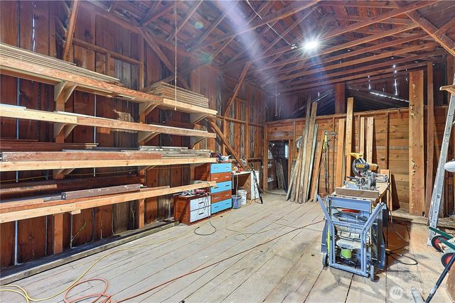 10802 Eatonville Highway E, Eatonville, WA 98328