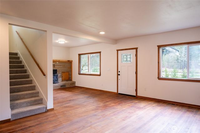 10802 Eatonville Highway E, Eatonville, WA 98328