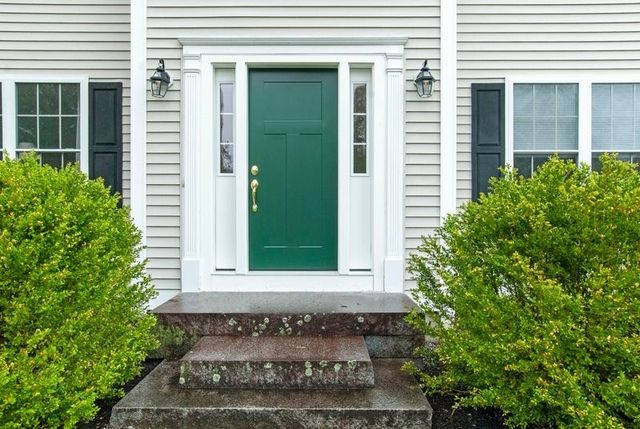 80 Ridgetop Lane, Henniker, NH 03242