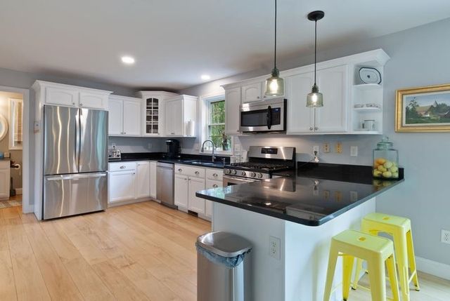 80 Ridgetop Lane, Henniker, NH 03242