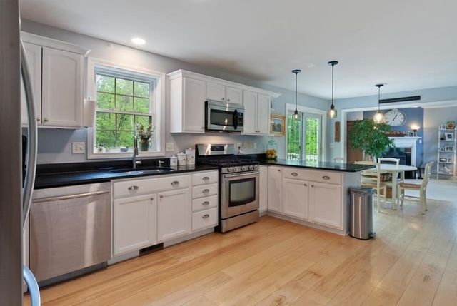 80 Ridgetop Lane, Henniker, NH 03242