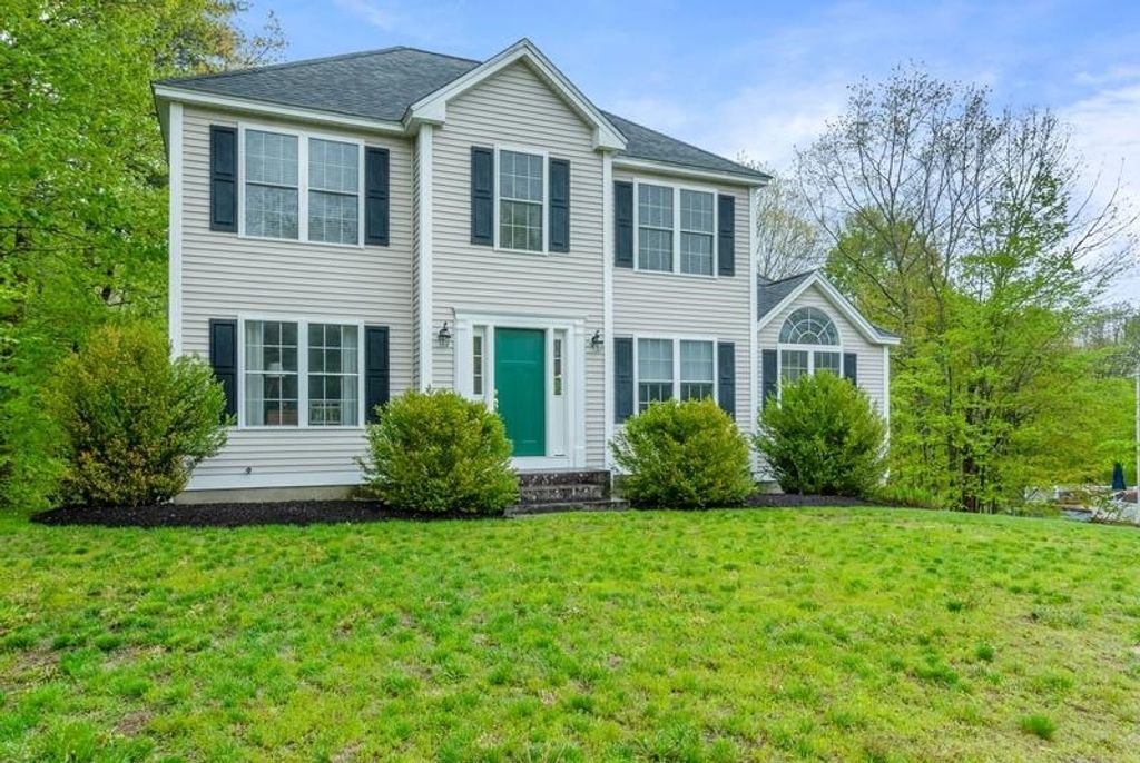 80 Ridgetop Lane, Henniker, NH 03242